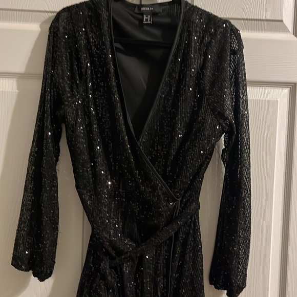 ✨Shine Bright! Forever 21 Black Sequin Wrap Party Dress - Size 0X - Long Sleeve - Picture 7 of 10